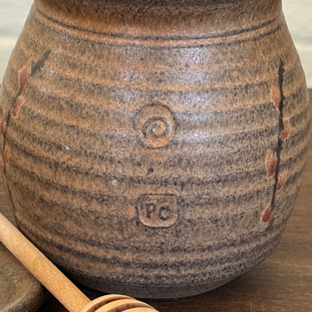 Studio Pottery Honey Pot with Lid and Wooden Dipper Brown Ribbed Floral PC Mark - Picture 6 of 7